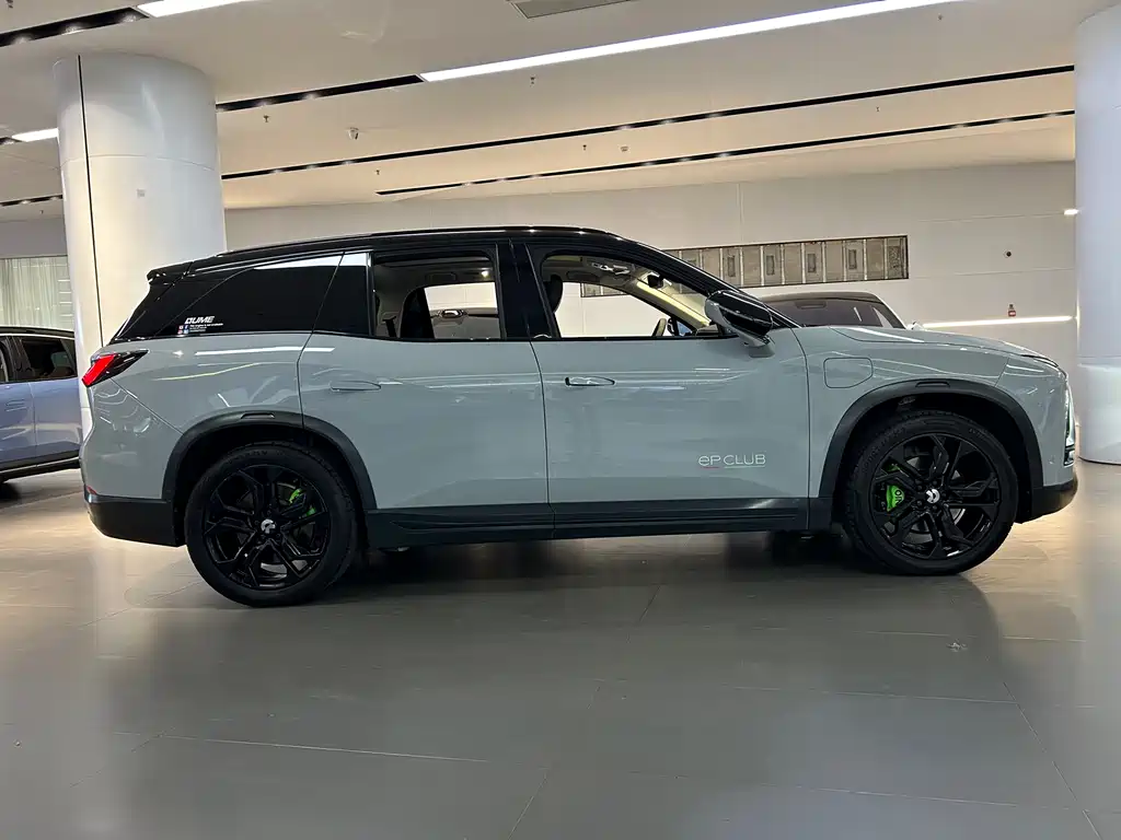 NIO ES8