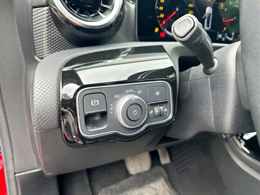 Mercedes-Benz A-Class — миниатюра 12