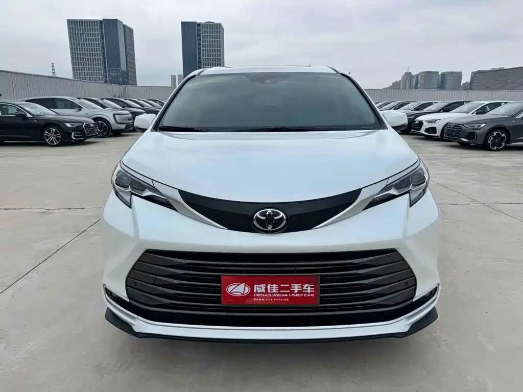 Toyota Sienna — миниатюра 2