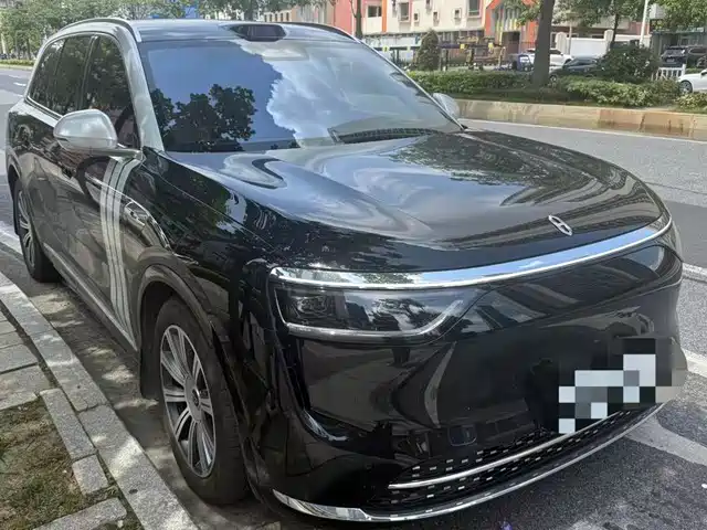 2025 Huawei M8