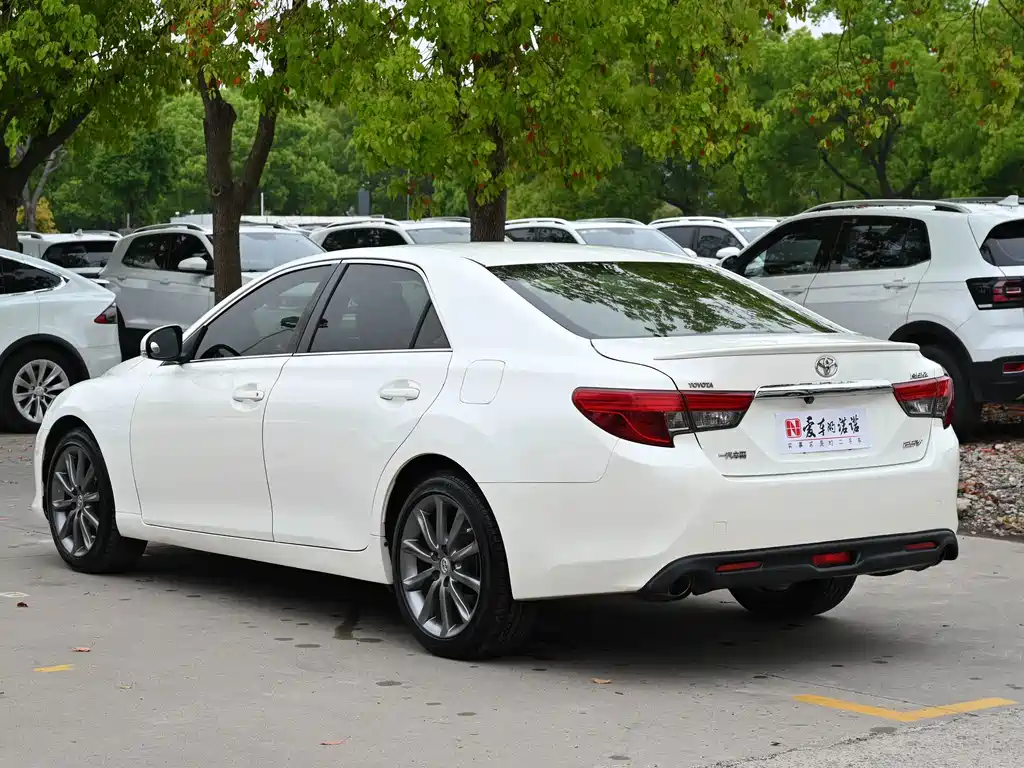 Toyota Reiz — миниатюра 3