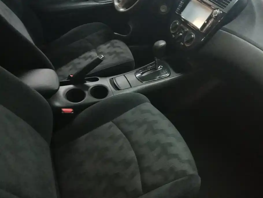 Nissan Tiida — миниатюра 8
