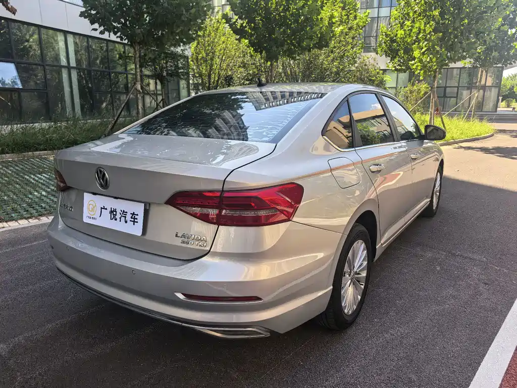 Volkswagen Lavida — миниатюра 9
