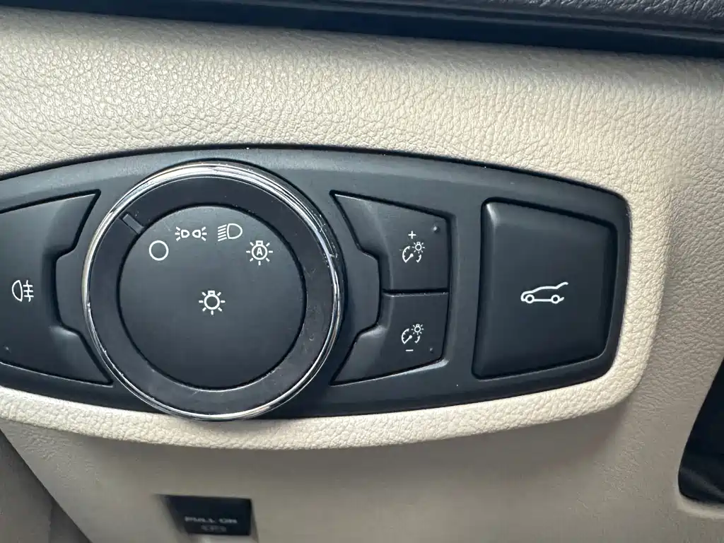 Lincoln MKC — миниатюра 27
