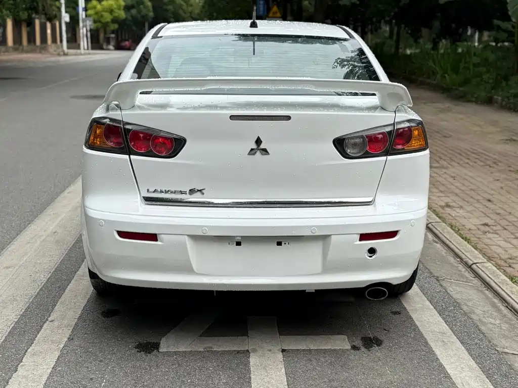 Mitsubishi Lancer EX — миниатюра 8