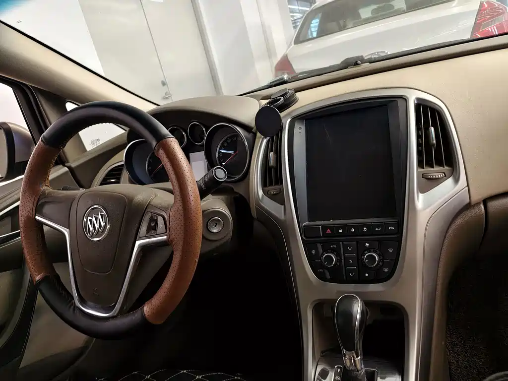 Buick Excelle — миниатюра 13
