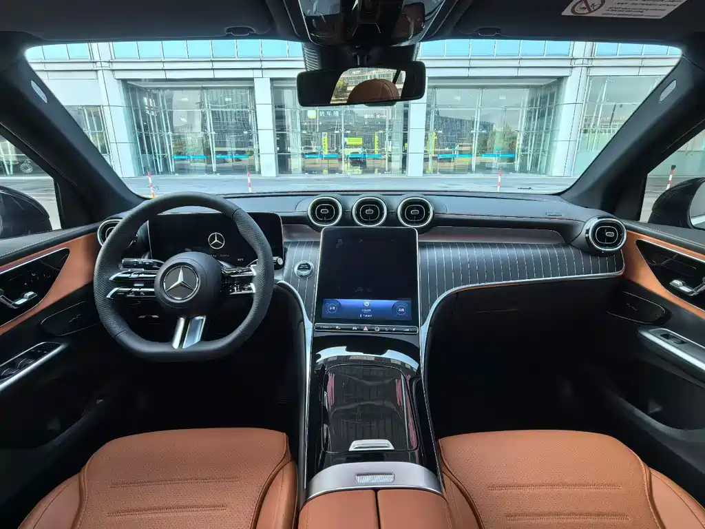 Mercedes-Benz GLC 2023 GLC 260 L 4MATIC Luxury 5 мест
