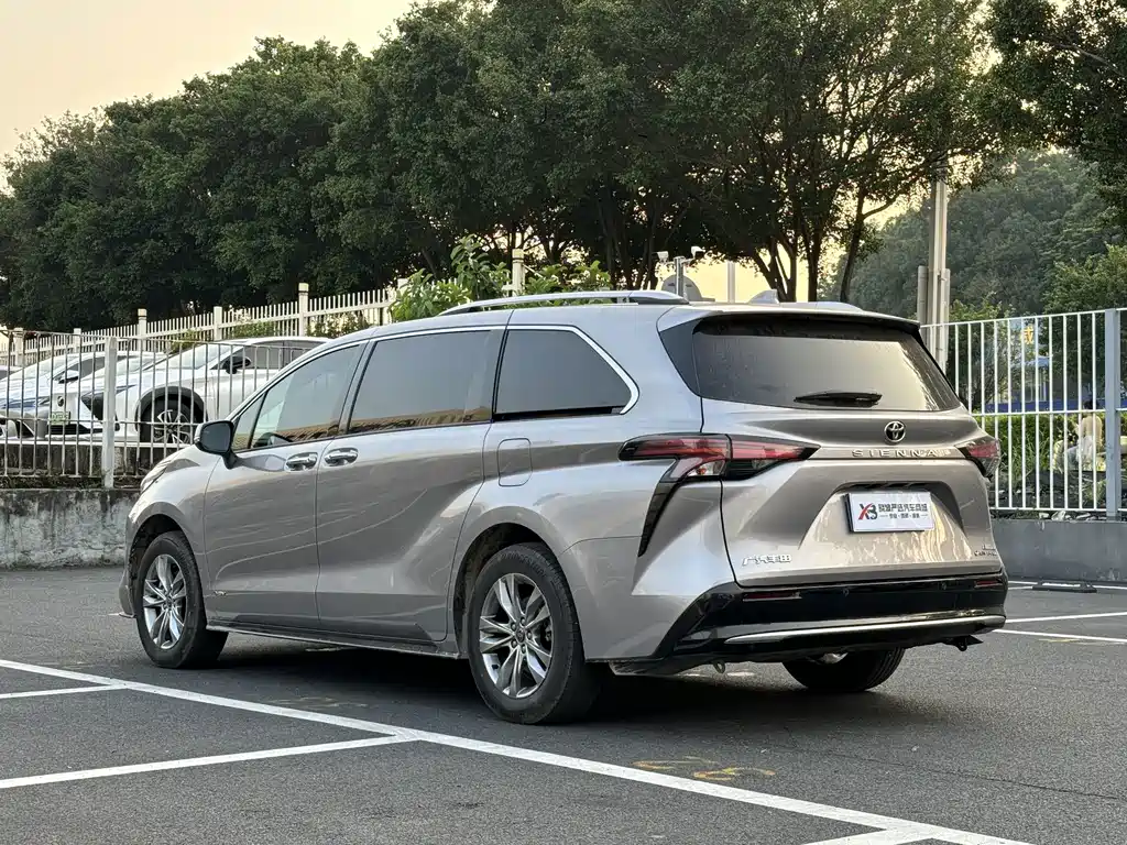 Toyota Sienna — миниатюра 5