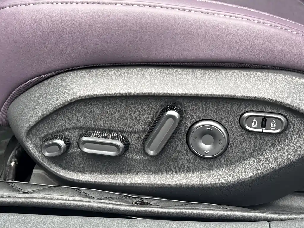 XPeng P7 — миниатюра 16
