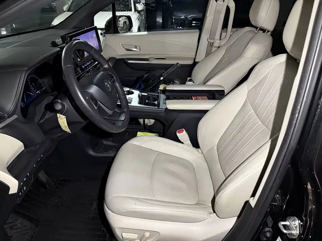 Toyota Granvia — миниатюра 7