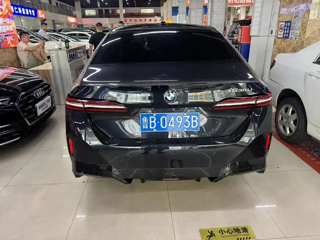 BMW 5 Series — миниатюра 9