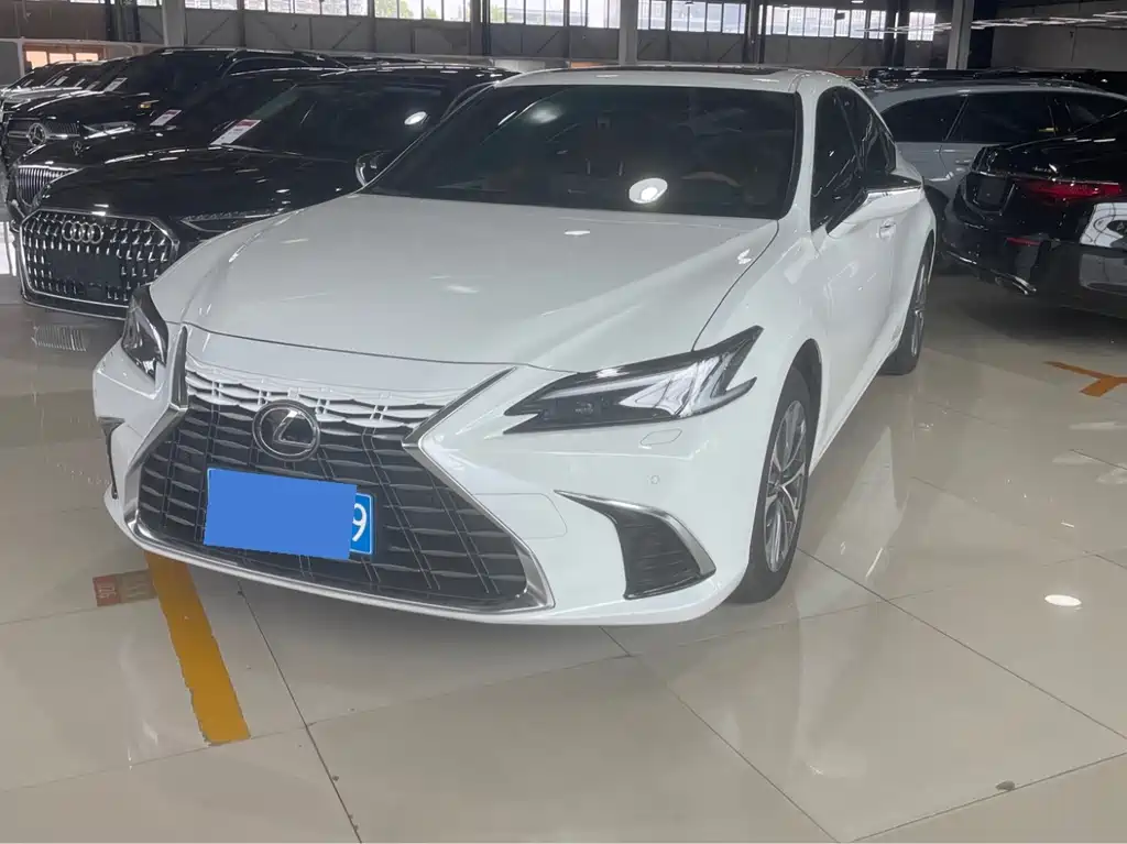 Заказать Lexus ES 2026 года за 5 193 294 ₽  из Китая