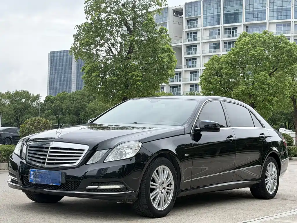 Mercedes-Benz E-Class — миниатюра 3