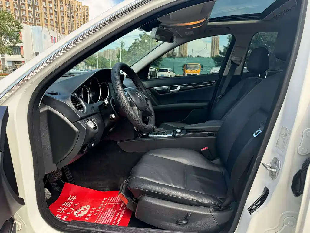 Mercedes-Benz C-Class — миниатюра 4