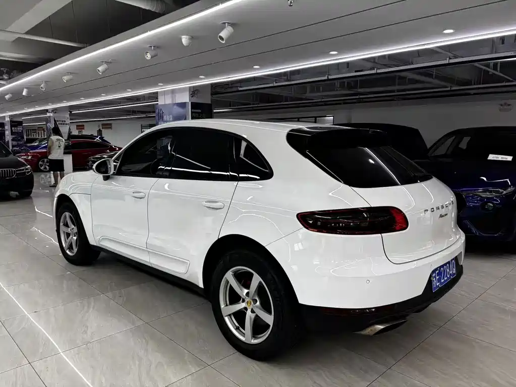Porsche Macan — миниатюра 6