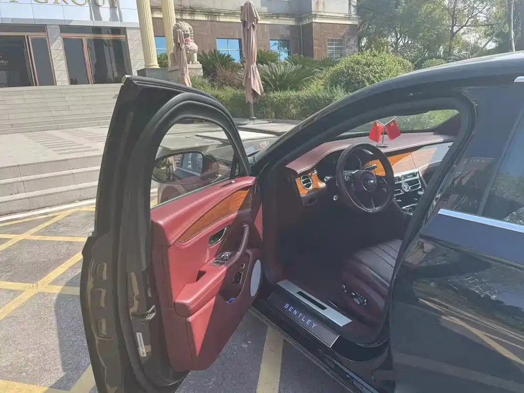 Bentley Flying Spur — миниатюра 5