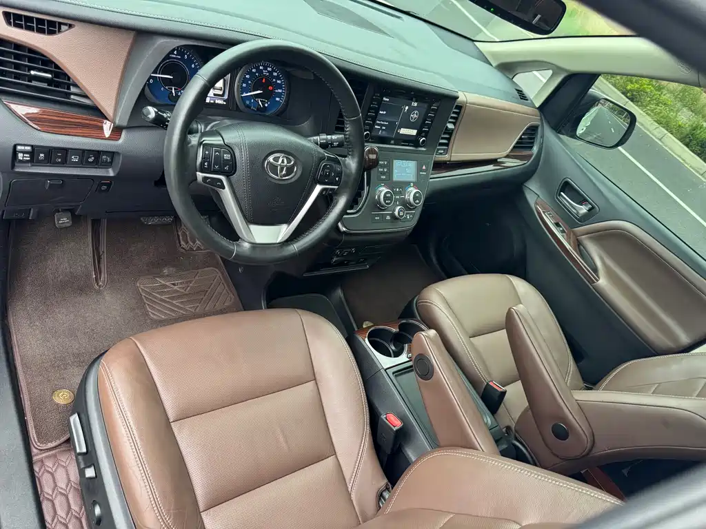 Toyota Sienna — миниатюра 5