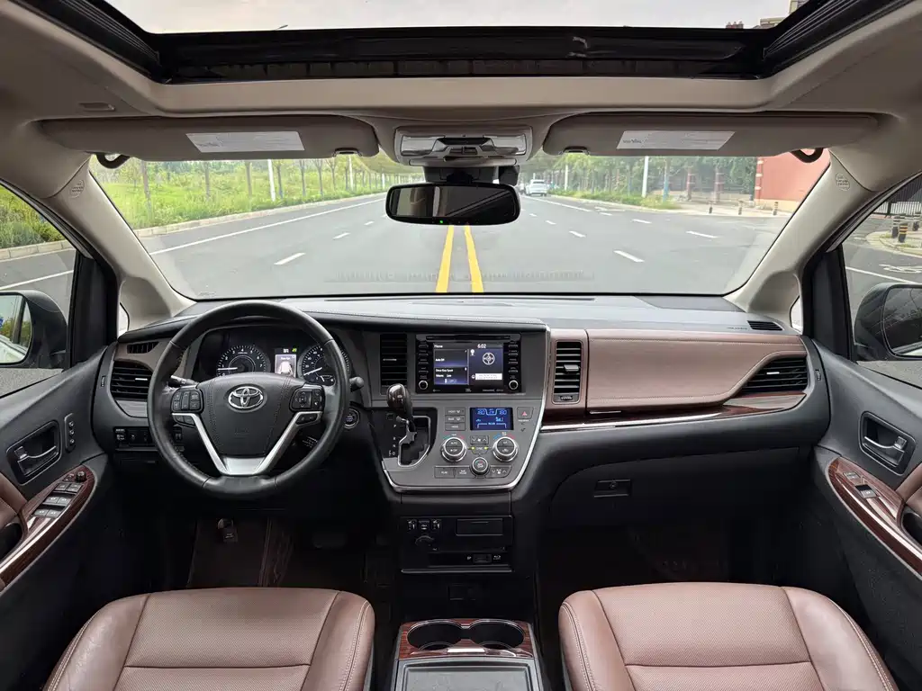 Toyota Sienna — миниатюра 13