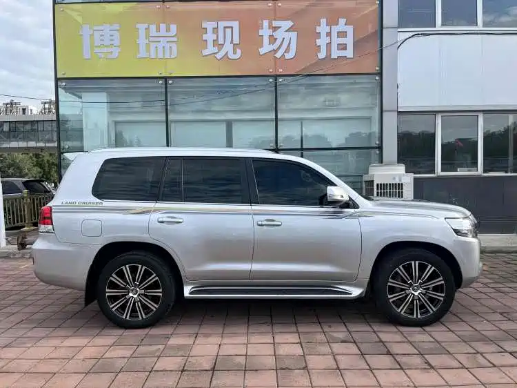 Toyota Land Cruiser 2018 5.7L