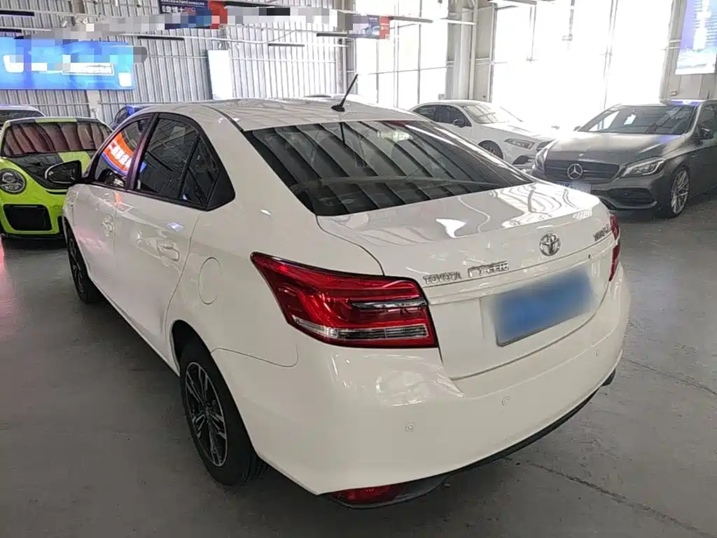 Toyota Yaris L — миниатюра 5