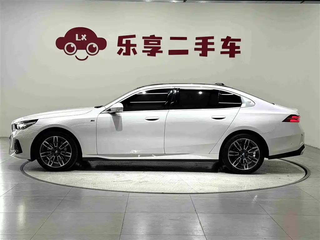 BMW 5 Series — миниатюра 2