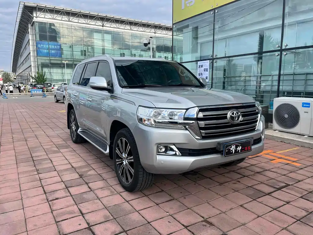 Toyota Land Cruiser 2018 5.7L