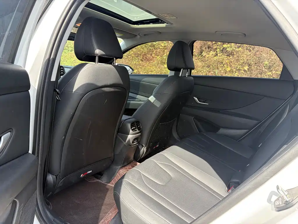 Hyundai Elantra - фото 7