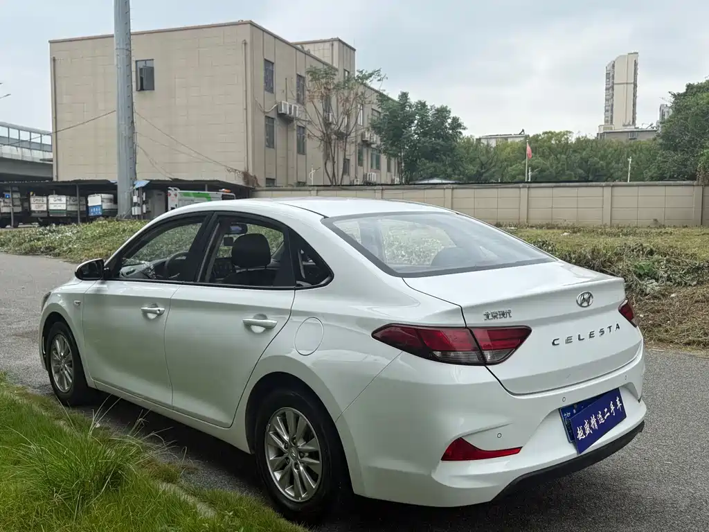 Hyundai Elantra — миниатюра 5