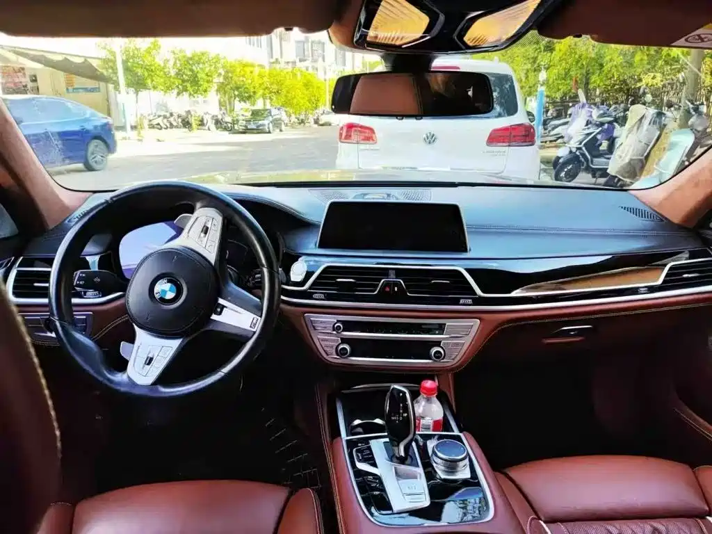 BMW 7 Series — миниатюра 3