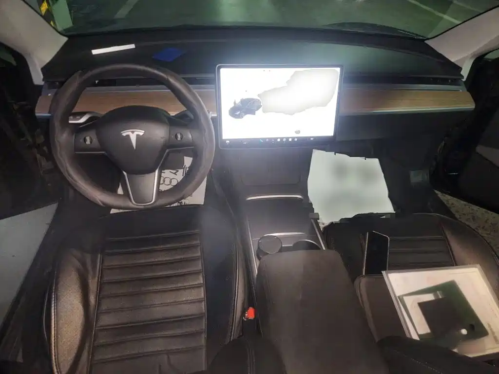 Tesla Model 3 — миниатюра 5