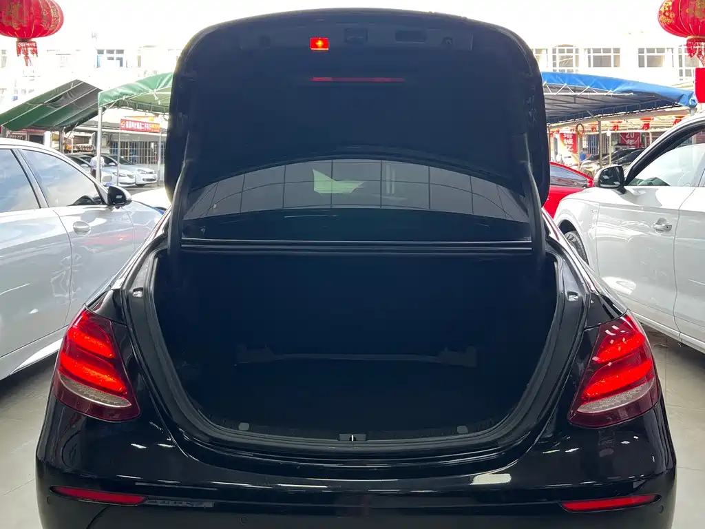 Mercedes-Benz E-Class — миниатюра 12