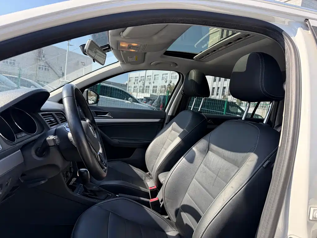 Volkswagen Gran Lavida 2017 230TSI DSG Comfort