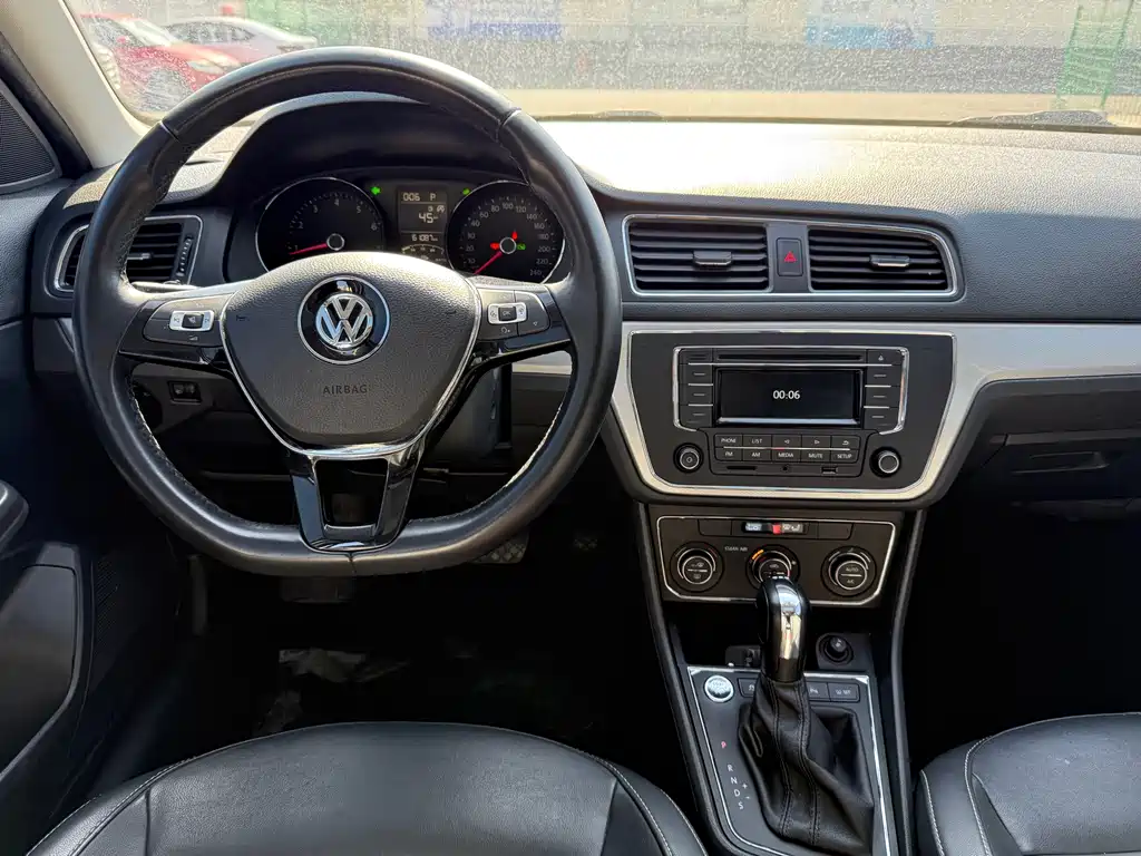 Volkswagen Gran Lavida 2017 230TSI DSG Comfort