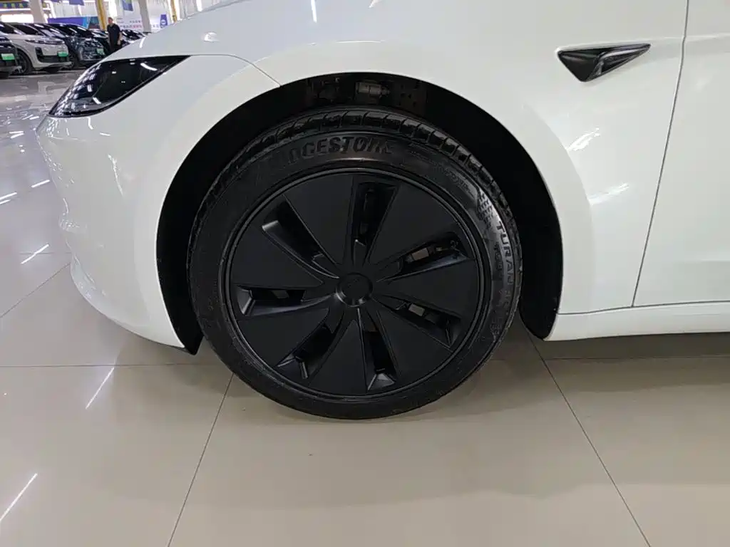 Tesla Model 3 — миниатюра 23