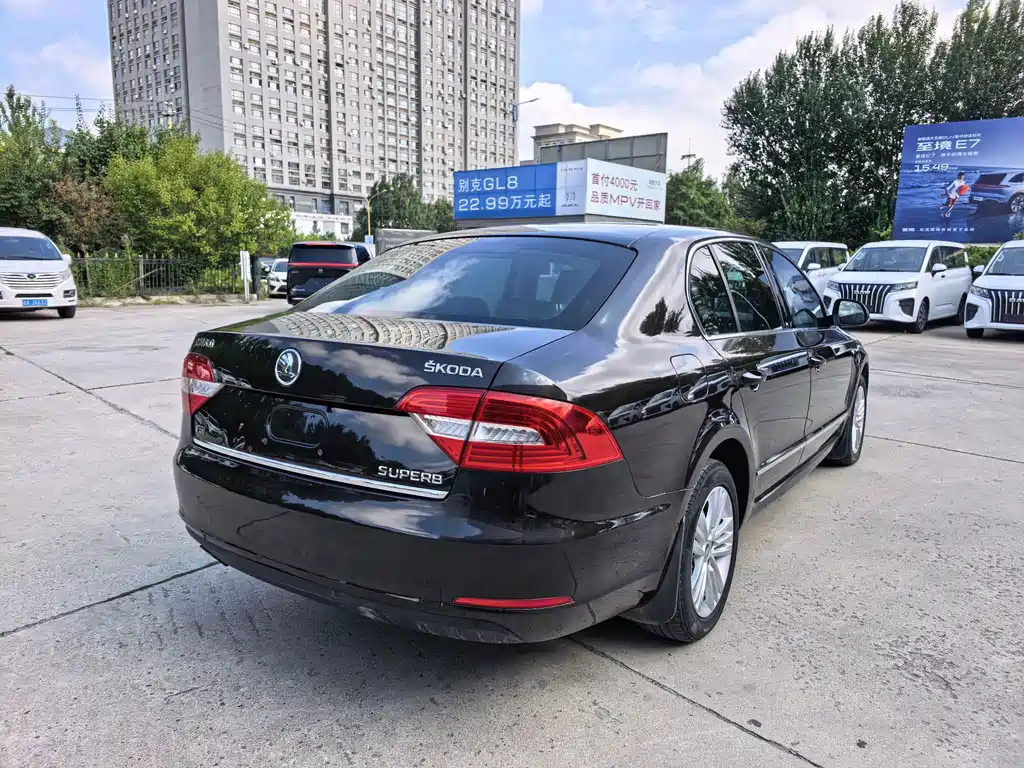 Skoda Superb — миниатюра 10