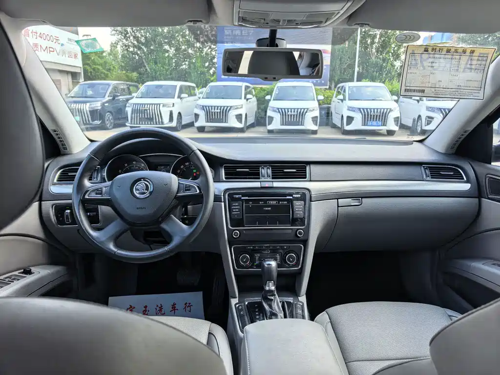 Skoda Superb — миниатюра 5