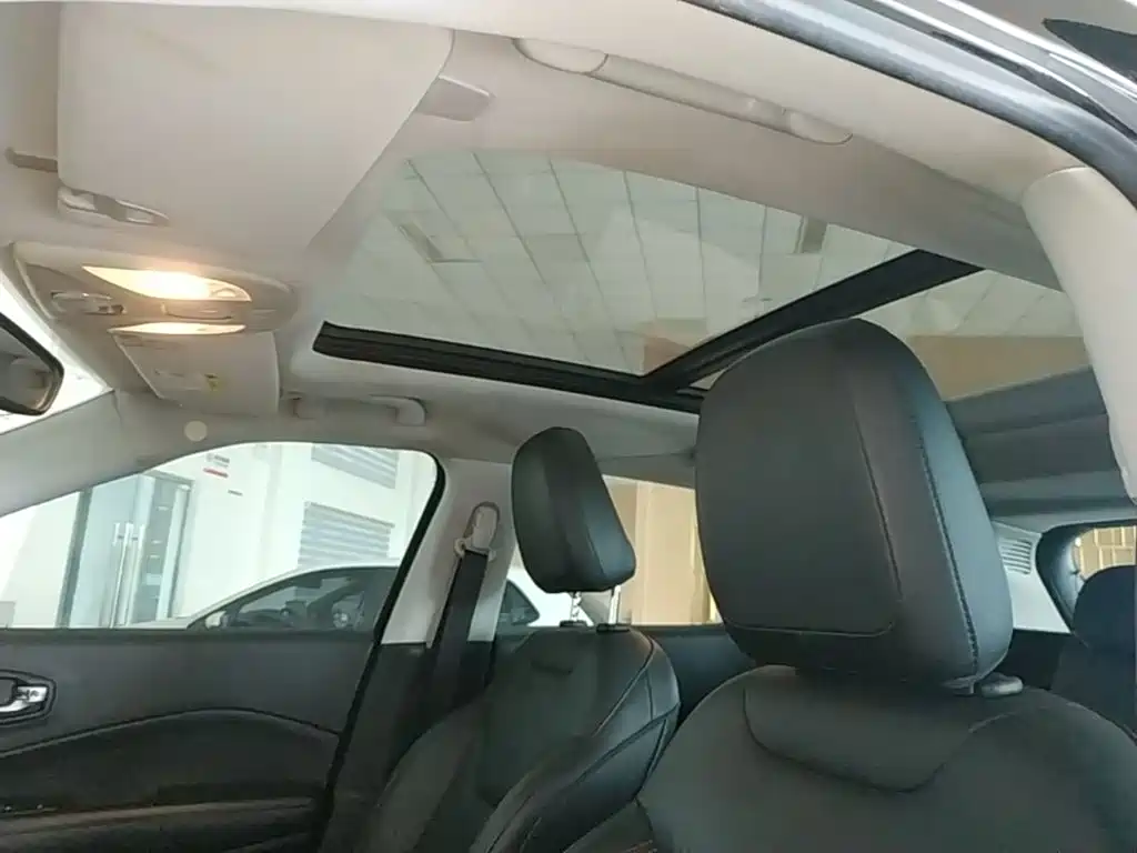 Jeep Compass — миниатюра 18