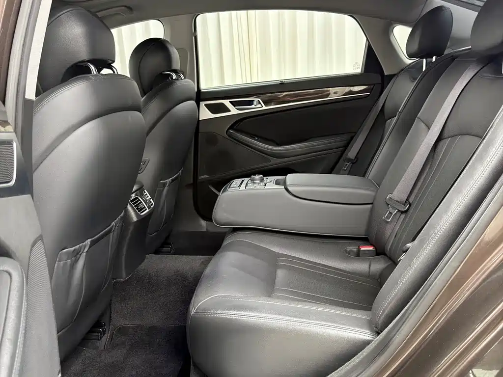 Hyundai Genesis — миниатюра 18
