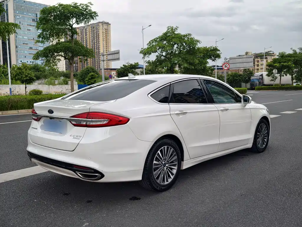 Ford Mondeo — миниатюра 7