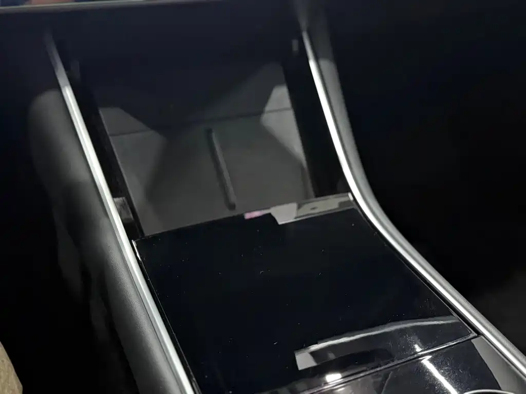 Tesla Model 3 — миниатюра 13