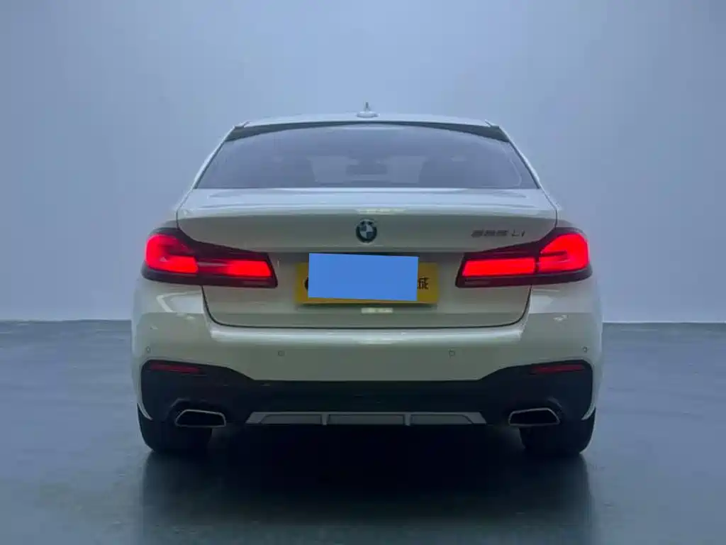BMW 5 Series — миниатюра 6