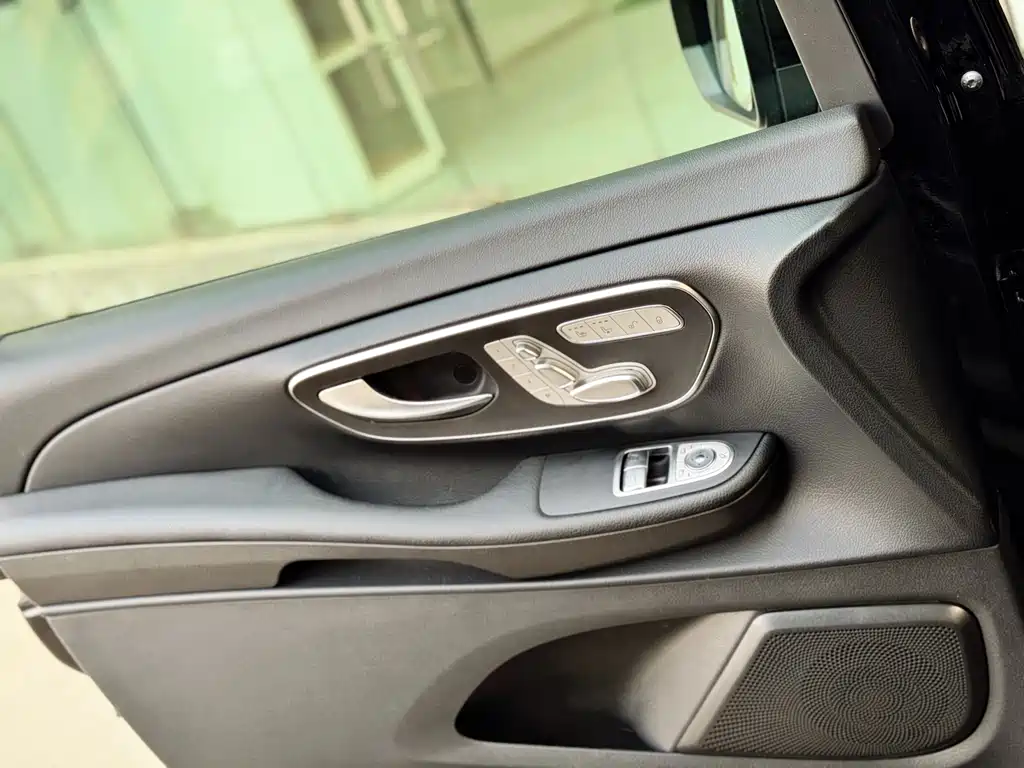 Mercedes-Benz V-Class — миниатюра 15