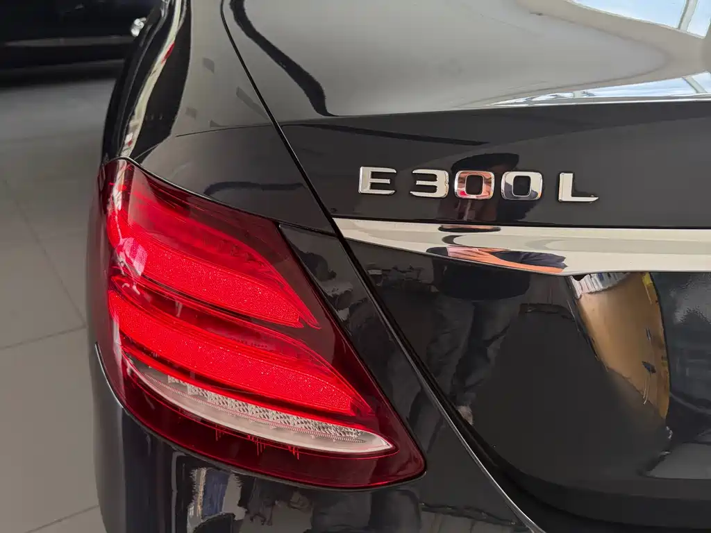 Mercedes-Benz E-Class — миниатюра 16
