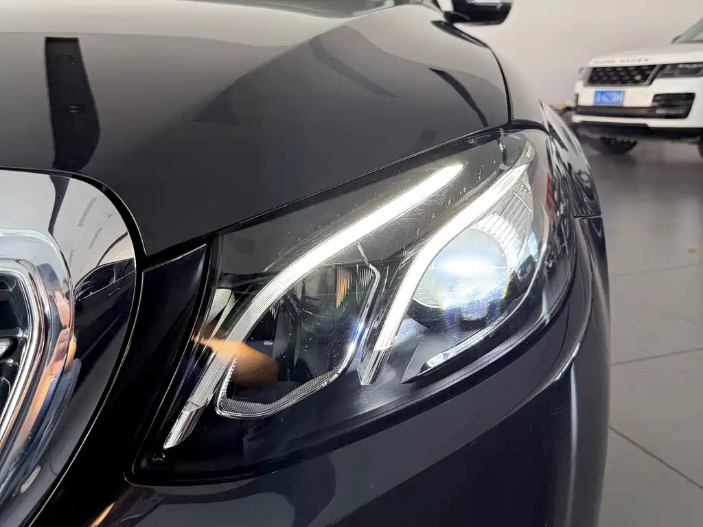Mercedes-Benz E-Class — миниатюра 10