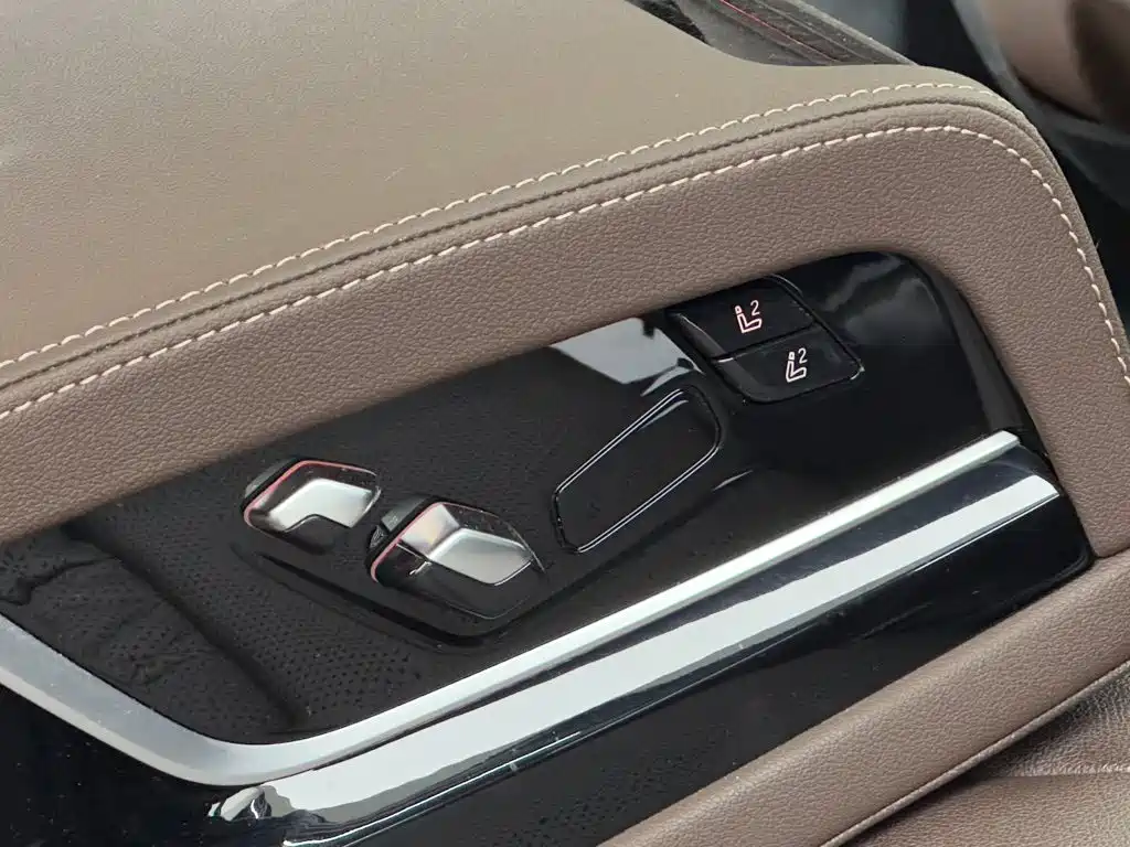 BMW 5 Series New Energy — миниатюра 11