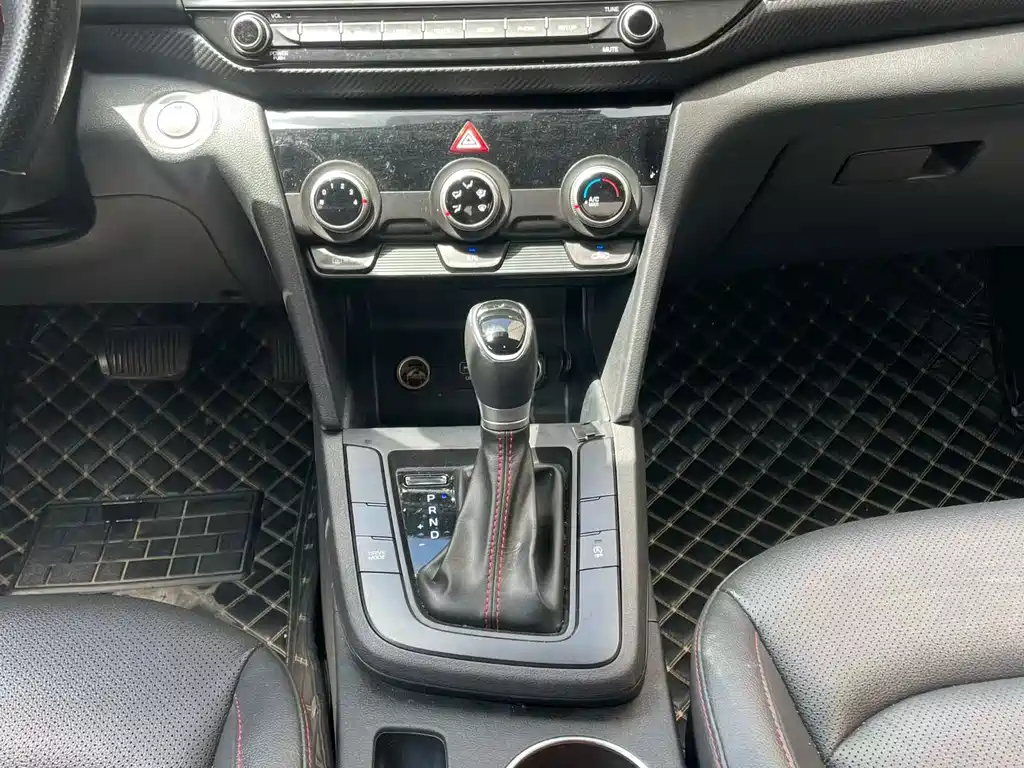 Hyundai Elantra — миниатюра 8