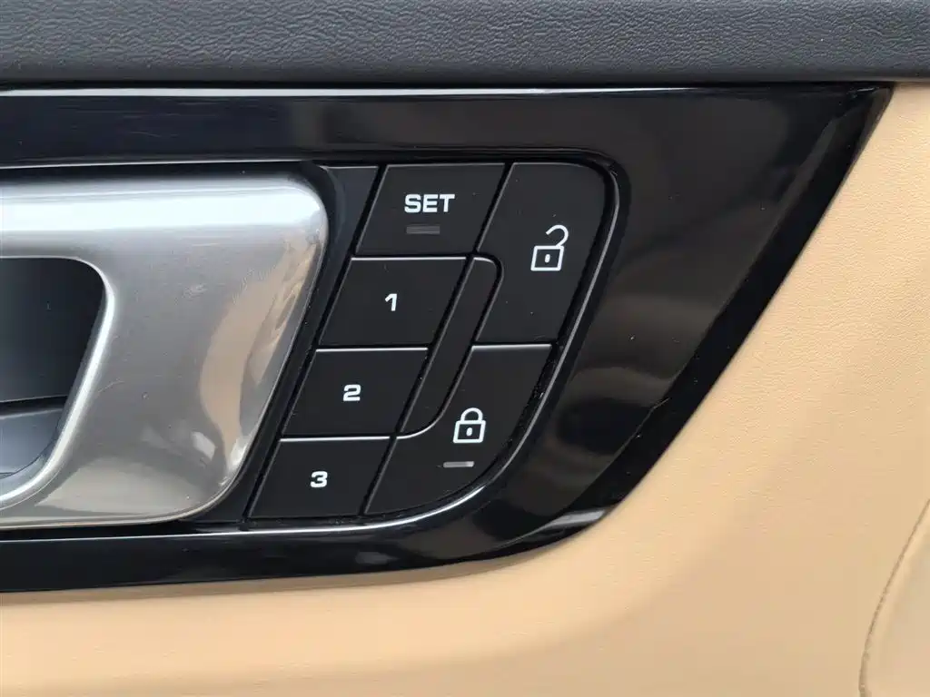 Porsche Cayenne — миниатюра 25