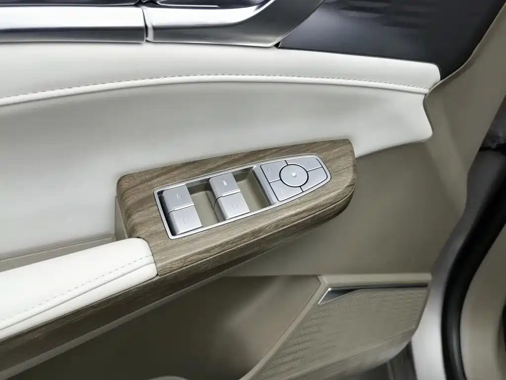 Roewe RX9 — миниатюра 9