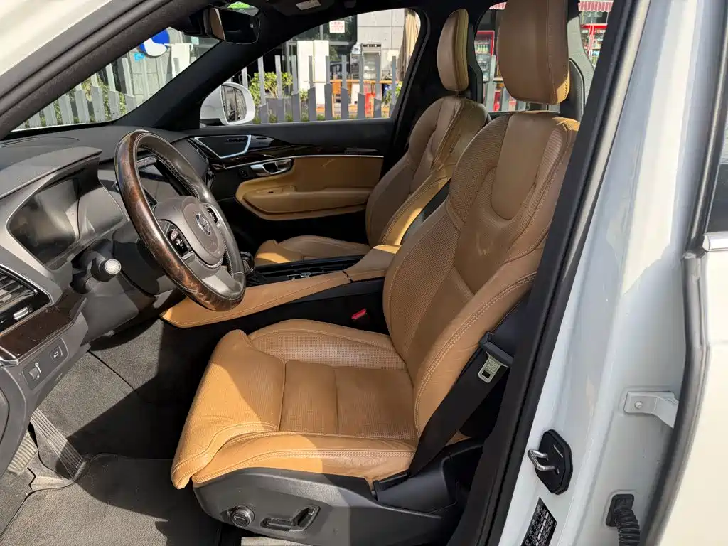 Volvo XC90 — миниатюра 8