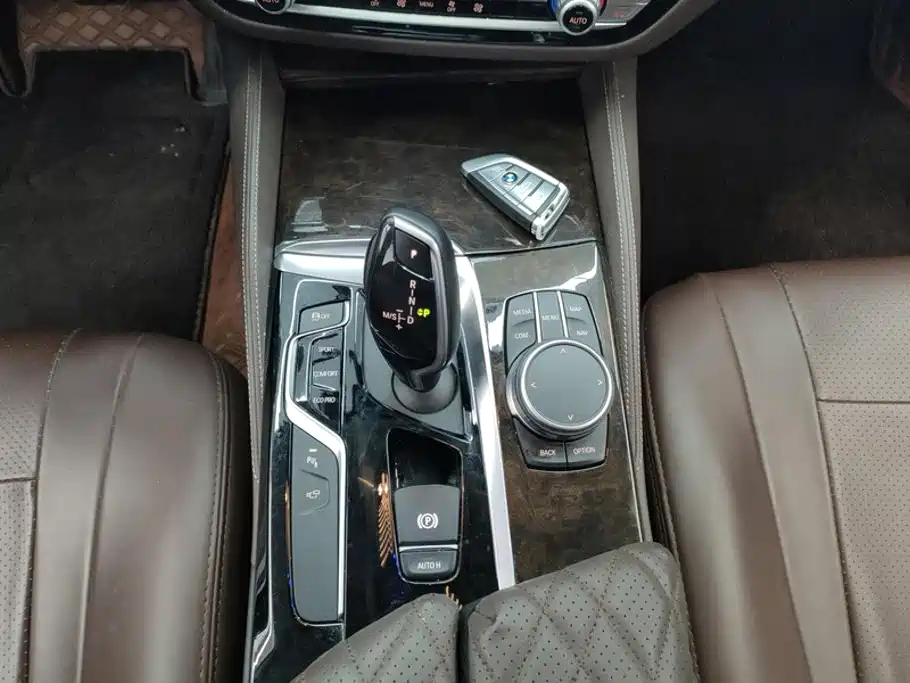 BMW 5 Series — миниатюра 16